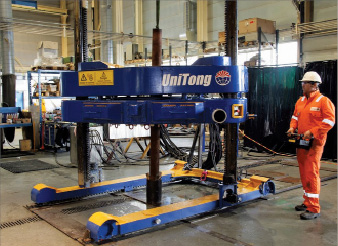 V-tech’s UniTong is a combination iron roughneck and casing tong able to handle casing, completion and drilling operations. Its thread compensation system can be used for connection and disconnection of all kinds of tubulars.