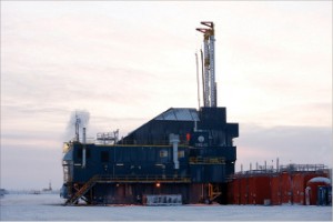 Though roads are frozen for most of the year on the North Slope’s Kuparuk Field, Nabor’s CDR2-AC rig was designed to minimize impact on the local road system, using advanced design and lighter materials to keep overall weight down.