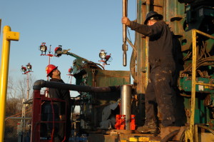 APS Technology crew members install an MWD string in a drill collar on a rig. The company’s SureShot MWD system includes pressure-while-drilling, propagation resistivity and weight, torque and bending on bit sensor options.