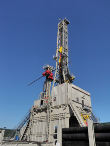 KCA Deutag’s 2,000-hp T-700 rig, which is operating in The Netherlands, includes highly automated processes, such as systems and barriers for shutting down an operation in the event of an equipment failure. Processes and procedures that enable sequential activities to occur simultaneously have reduced crew size by 15-20% compared with conventional rigs. 