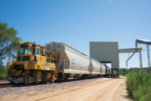 To reduce rail and trucking costs, Jordan Sands has studied locations of sand mines in relation to customer drill sites to better manage logistics. It has also increased rail-car sizes to maximize carrying capacity. So far, such efforts have resulted in a 15% reduction in sand production costs for the company.