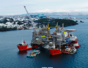 To ensure operational success of the dual barge floatover, Boskalis ran simulation exercises of the massive operation at the Maritime Research Institute Netherlands. Bringing together the company’s engineering and operations teams to verify engineering enabled Boskalis to make adjustments to the operation in a more efficient manner. In April, the production platform was towed to the Aasta Hansteen field, located 300 km offshore Norway in the Norwegian Sea in 1,300 m of water. Aasta Hansteen is expected to begin production later this year.