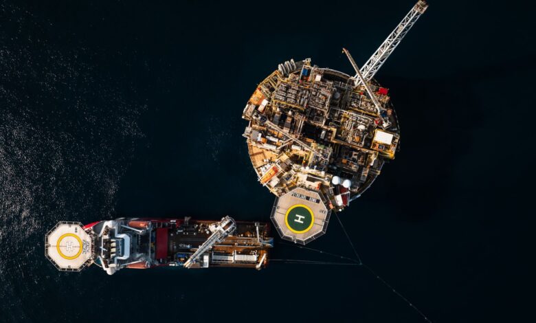 Eni successfully started production of Phase 2 from the Baleine field, marking a crucial step in the development of the Ivory Coast's offshore. Thanks to this milestone, production will reach 60,000 barrels of oil per day and 70 million cubic feet of associated gas (equivalent to 2 million cubic meters).