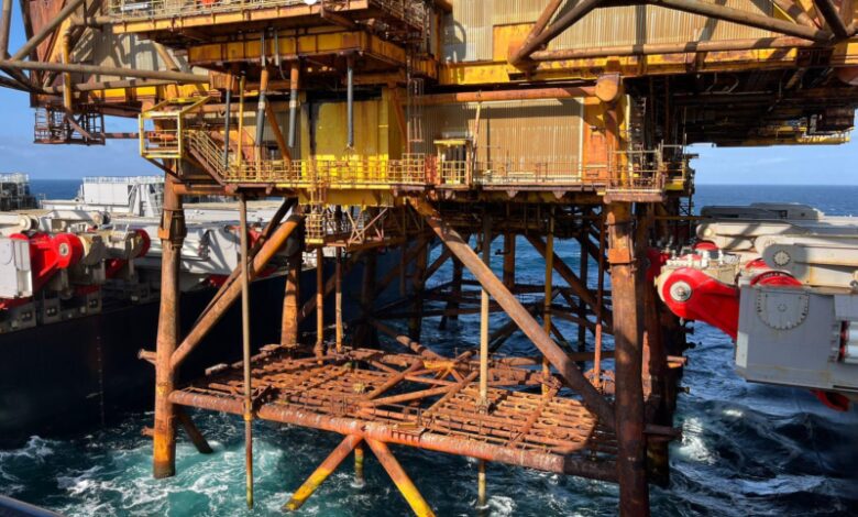 Pioneering Spirit completes single-lift removal of Heather Alpha topsides